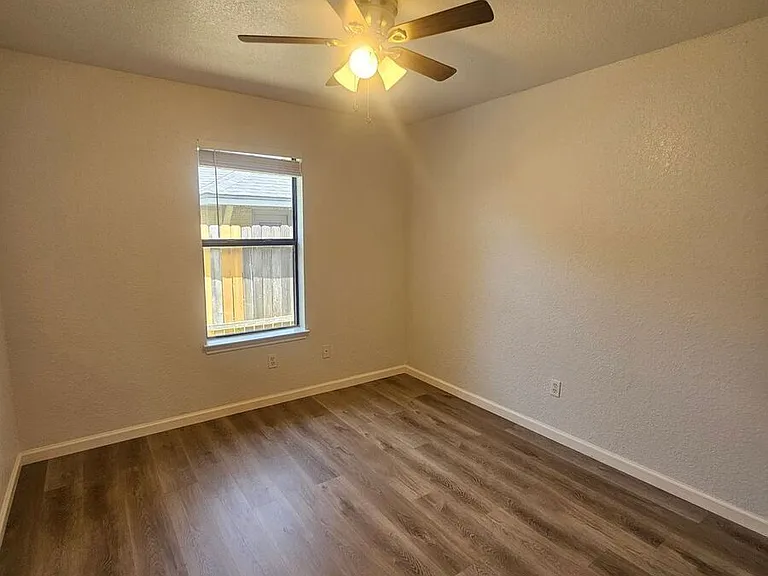 4005 Hitchrock Dr #B — Photo 8