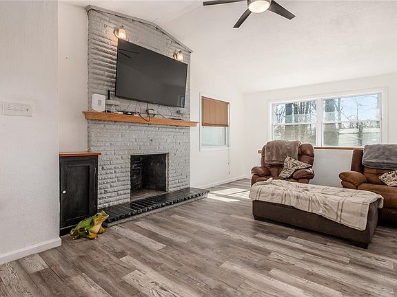 4th image of 8010 Lakeview Dr