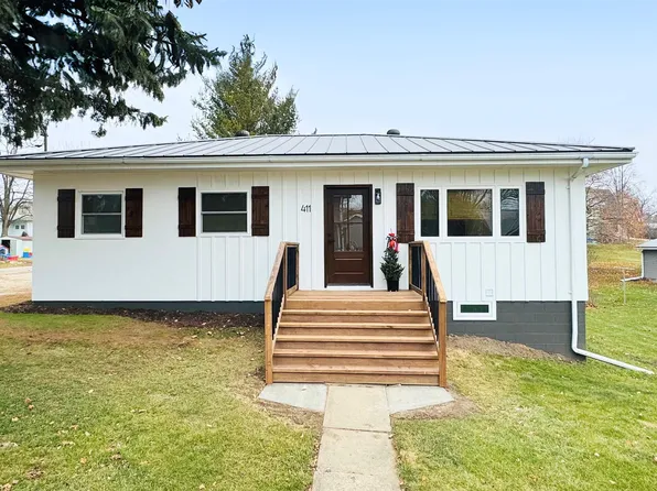 411 1st St NE, Waukon, IA 52172