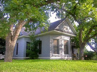 1st image of 504 E San Antonio St