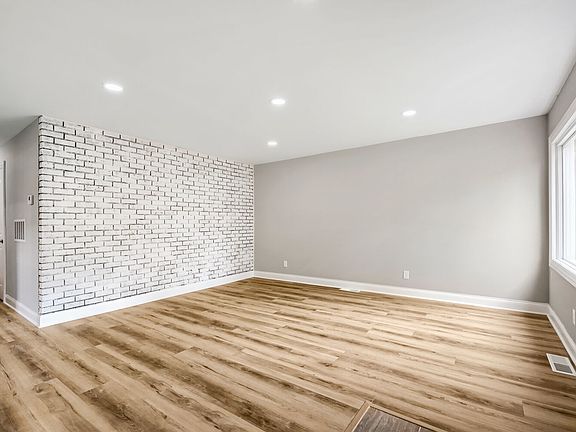 2nd image of 615 W 16th Pl