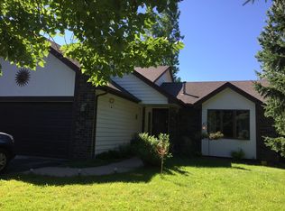 509 Westwood Ln, Chaska, MN 55318