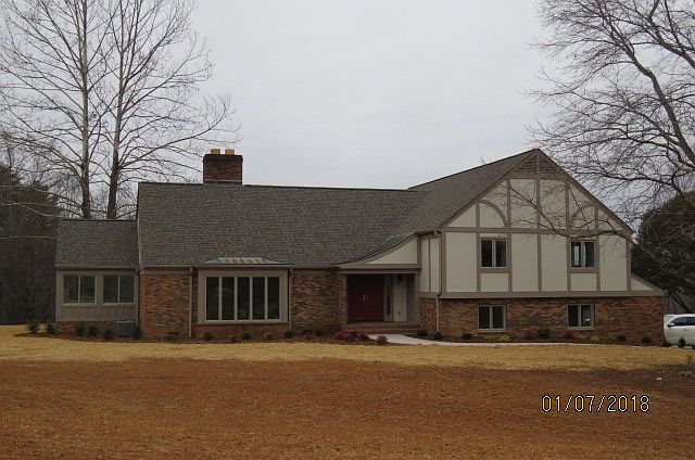 1st image of 245 Lincoln Dr