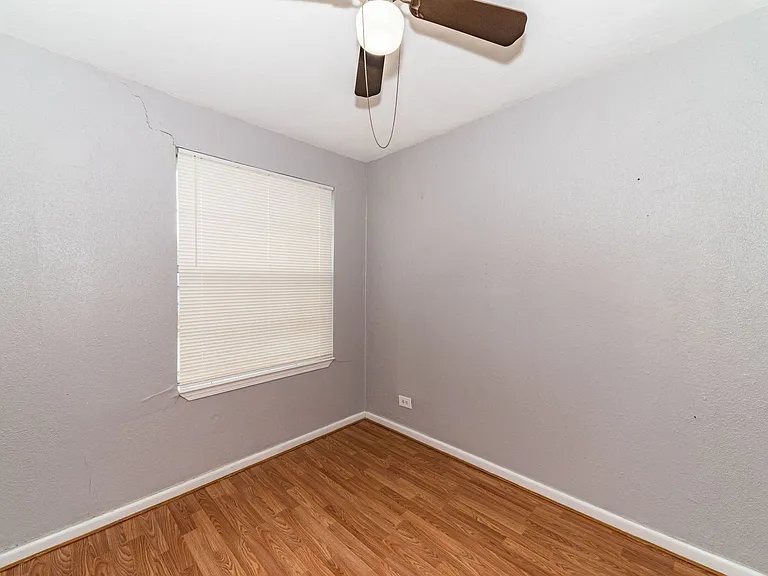 508 Bee St — Photo 12
