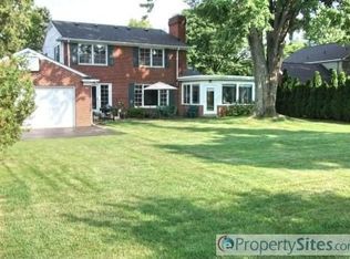 681 Overhill Rd, Bloomfield Hills, MI 48301