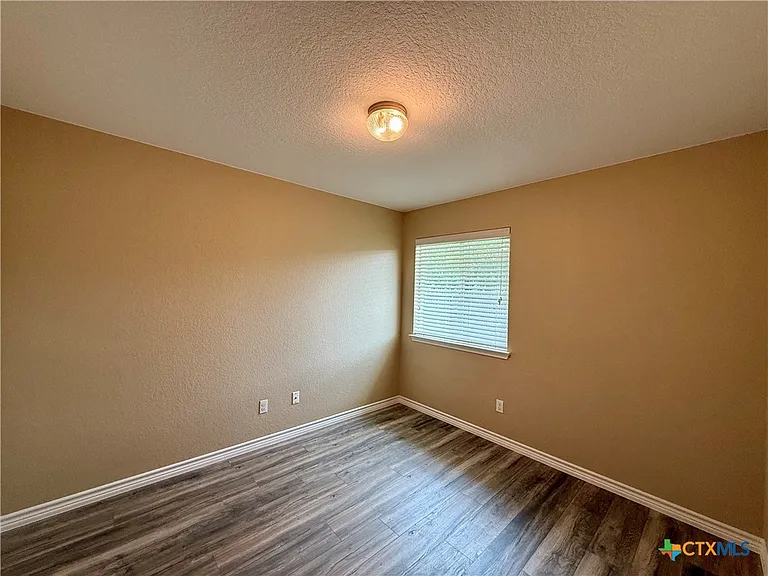 101 Salas Dr — Photo 7