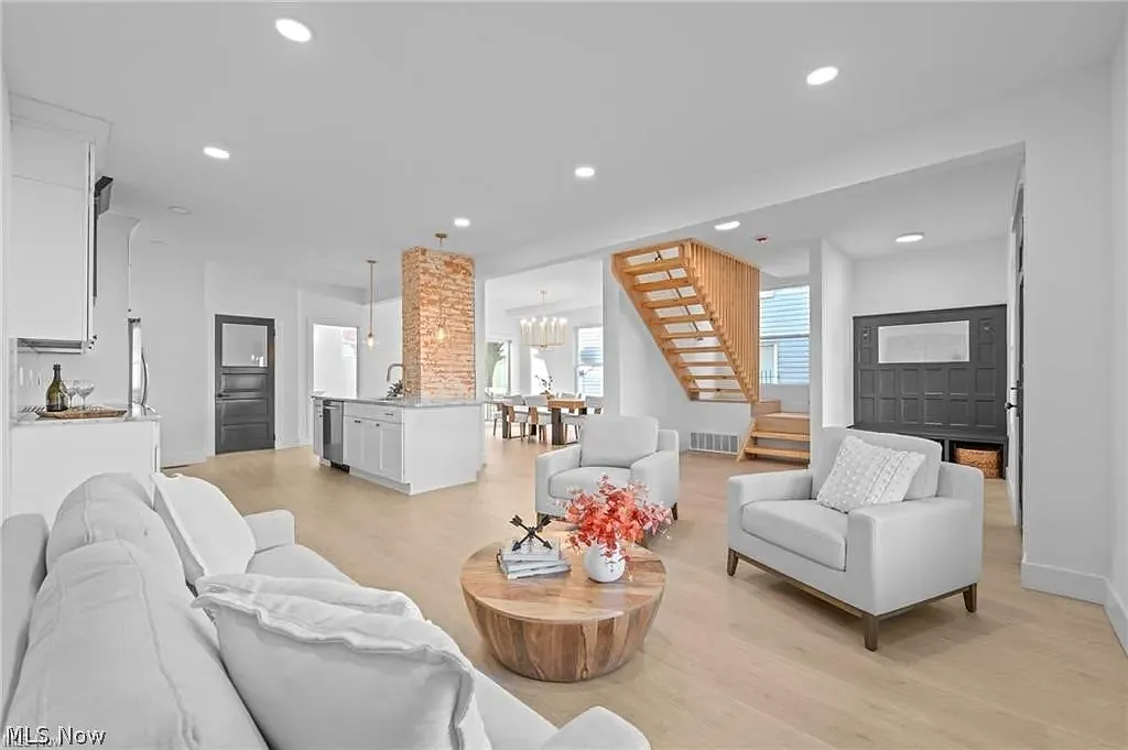 4 bed, 3.5 bath, 2363 sqft, $3,000 — Photo 4