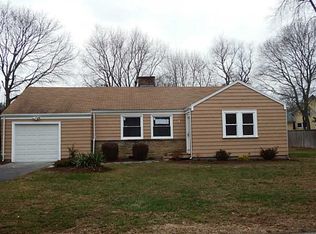 4 Sachem Rd, Barrington, RI 02806