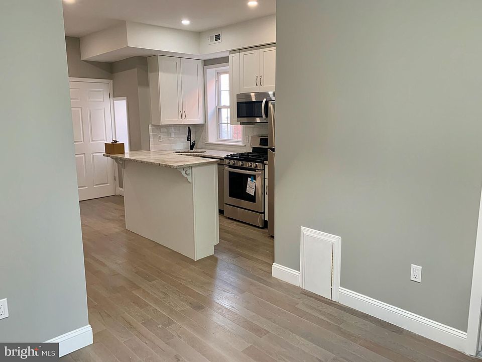 1st image of 216 Buckingham Pl Floor 3