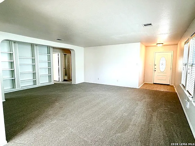 4 bed, 2.0 bath, 1688 sqft, $1,400 — Photo 3