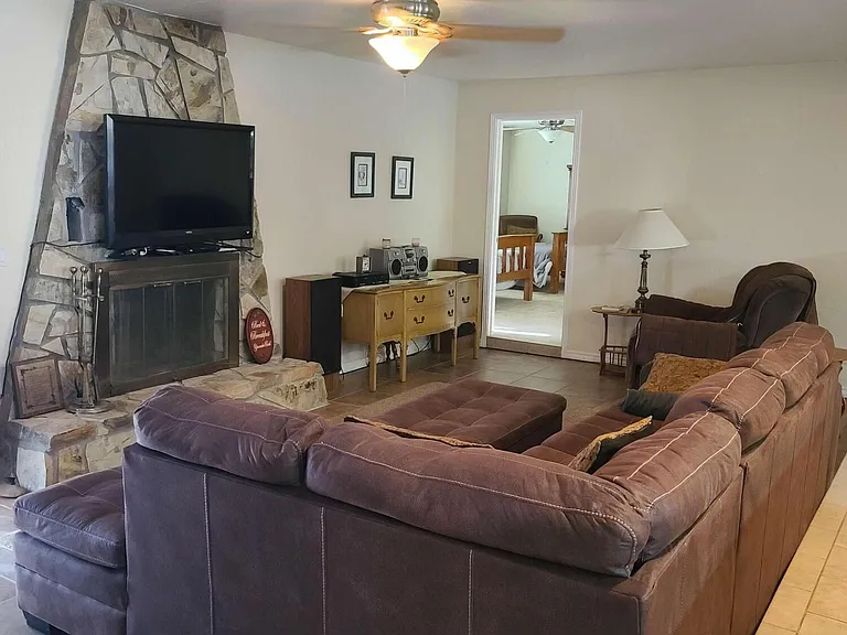 415 Corvair Dr — Photo 43