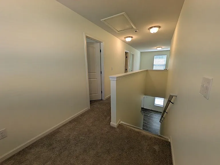 75 Shamrock Dr W — Photo 16