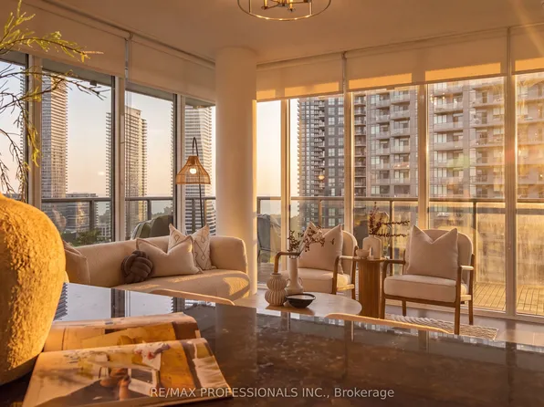88 Park Lawn Rd #2108, Toronto, ON M8Y 0B5