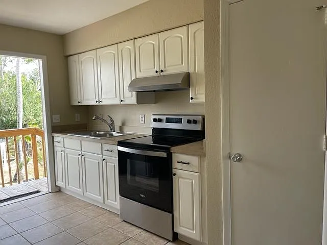 Louise Dr — Photo 5