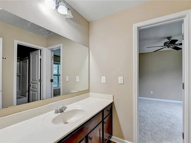 4228 Woods Creek Ln — Photo 44