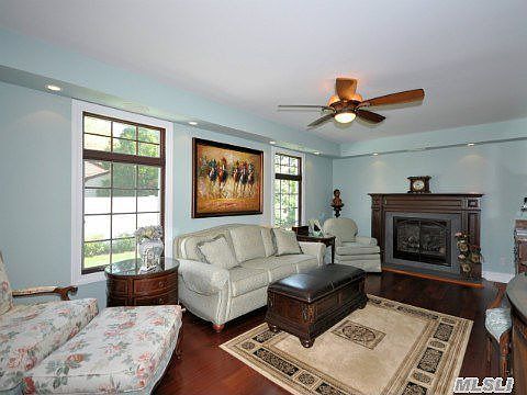 3rd image of 33 Butterfield Dr