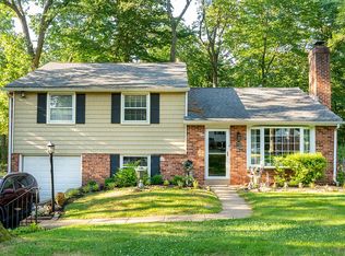 660 Crestwood Rd, Wayne, PA 19087