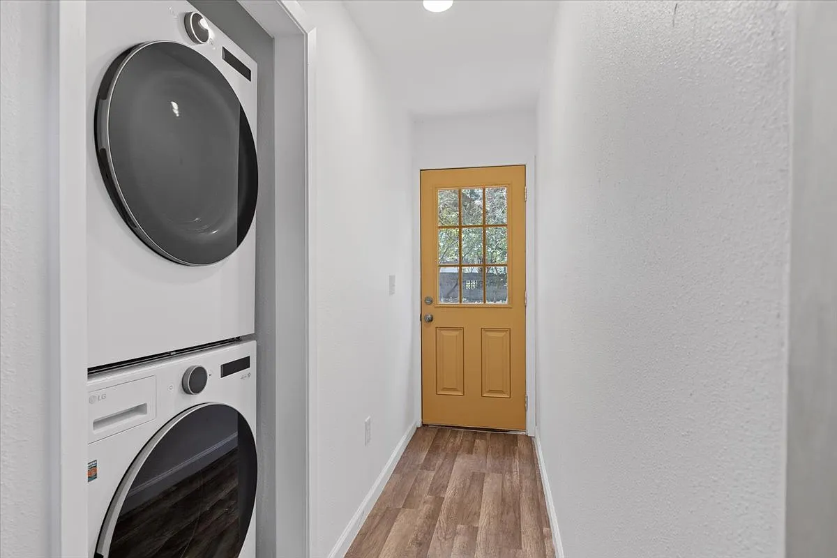 3 bed, 1068 sqft, $1,550 — Photo 4