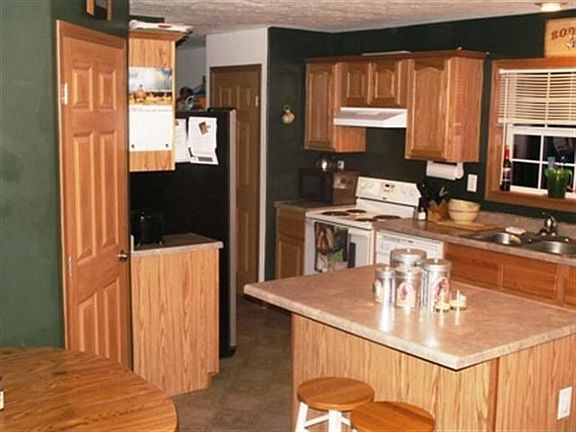 4th image of 428 E 510th Ave