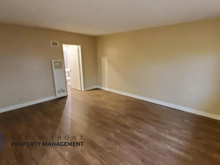 8910 Sepulveda Eastway — Photo 8