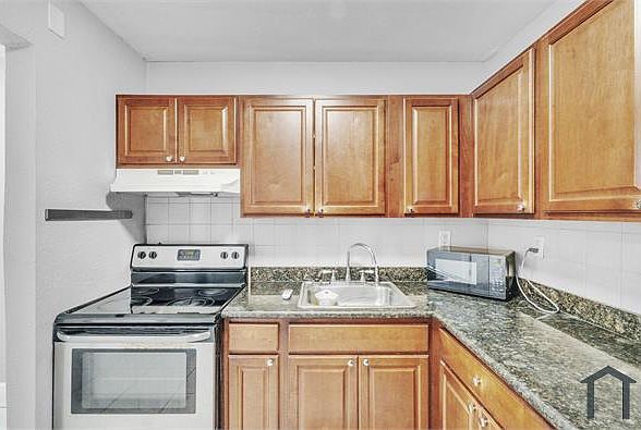 1st image of 626 SW 14th Ave APT 108