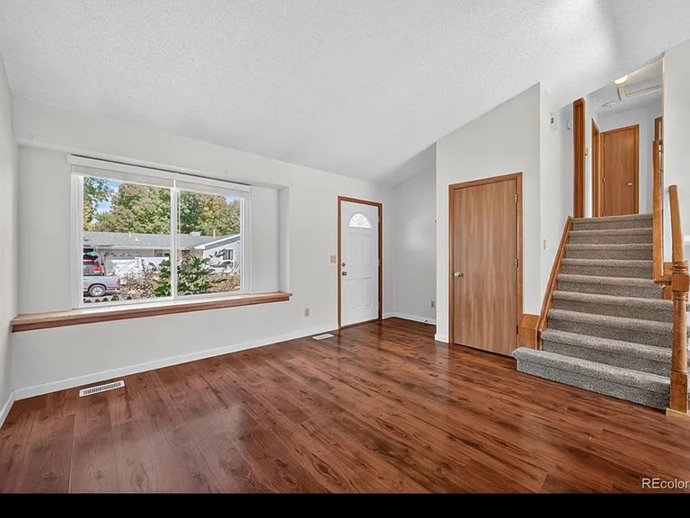 250 Cypress Ln — Photo 5