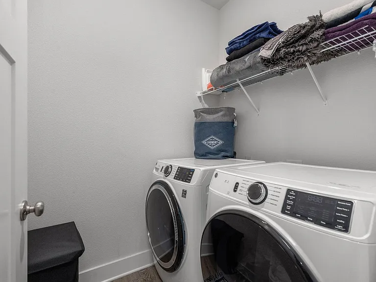 6196 Jenks Dr — Photo 22