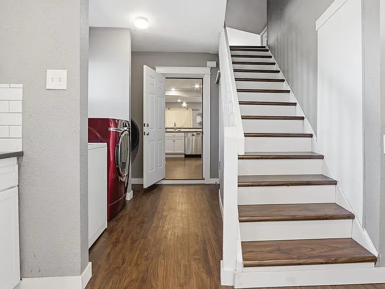 215 E Sherman St #1 — Photo 25