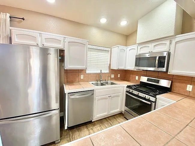 11381 S Kingman Ave — Photo 6