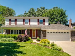 915 Warwick Ln, Libertyville, IL 60048