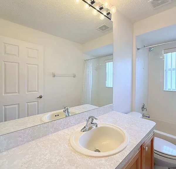 240 Center Oak Cir — Photo 44