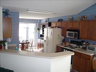 Large Eat-In Kitchen