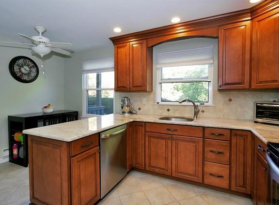 3rd image of 635 Sierra Vista Ln