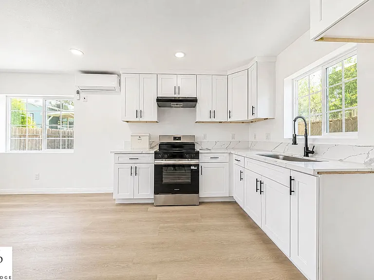 1428 W 59th St #3/4 — Photo 11