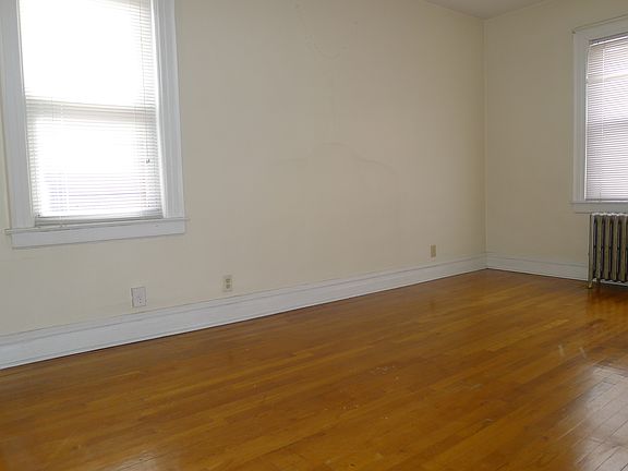 5th image of 2524 Woodhull Ave