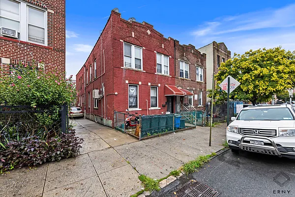 Rented by ERNY LLC | media 13