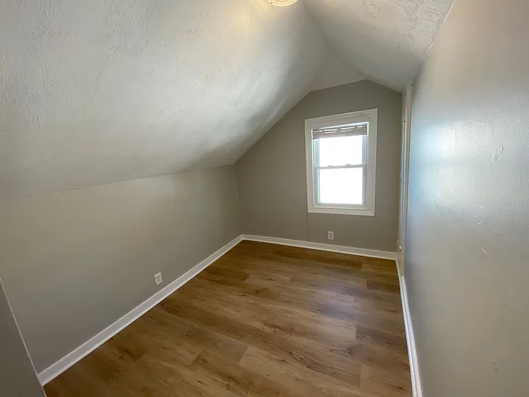 1025 S 28th St — Photo 17
