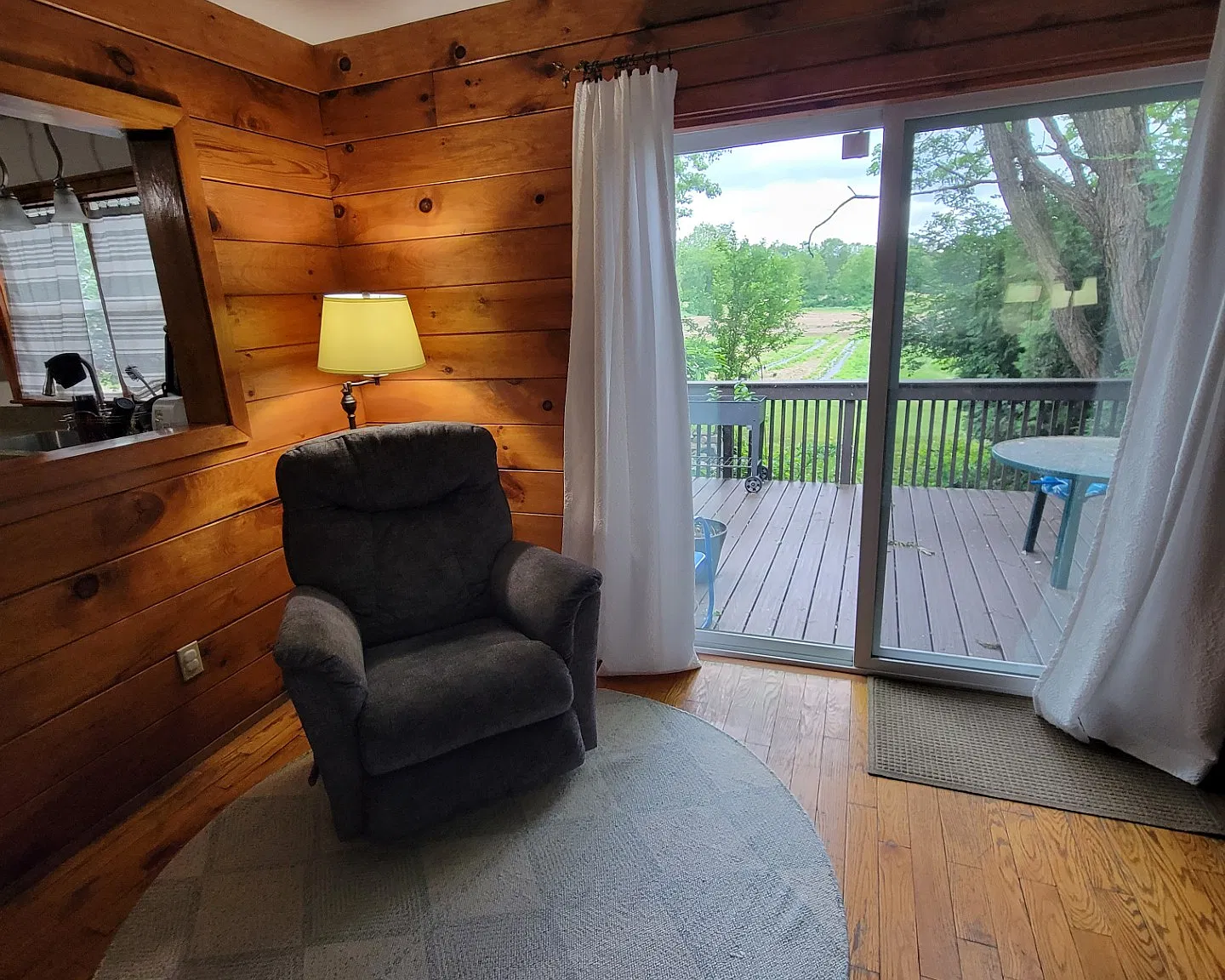 4 bed, 2200 sqft, $2,400 — Photo 1