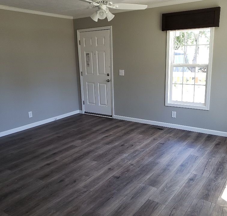 2nd image of 126 E Sourwood Dr