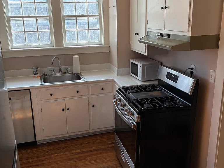 511 Wallace Ave — Photo 3