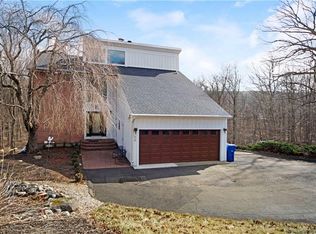 58 Oxbow Ln, Northford, CT 06472