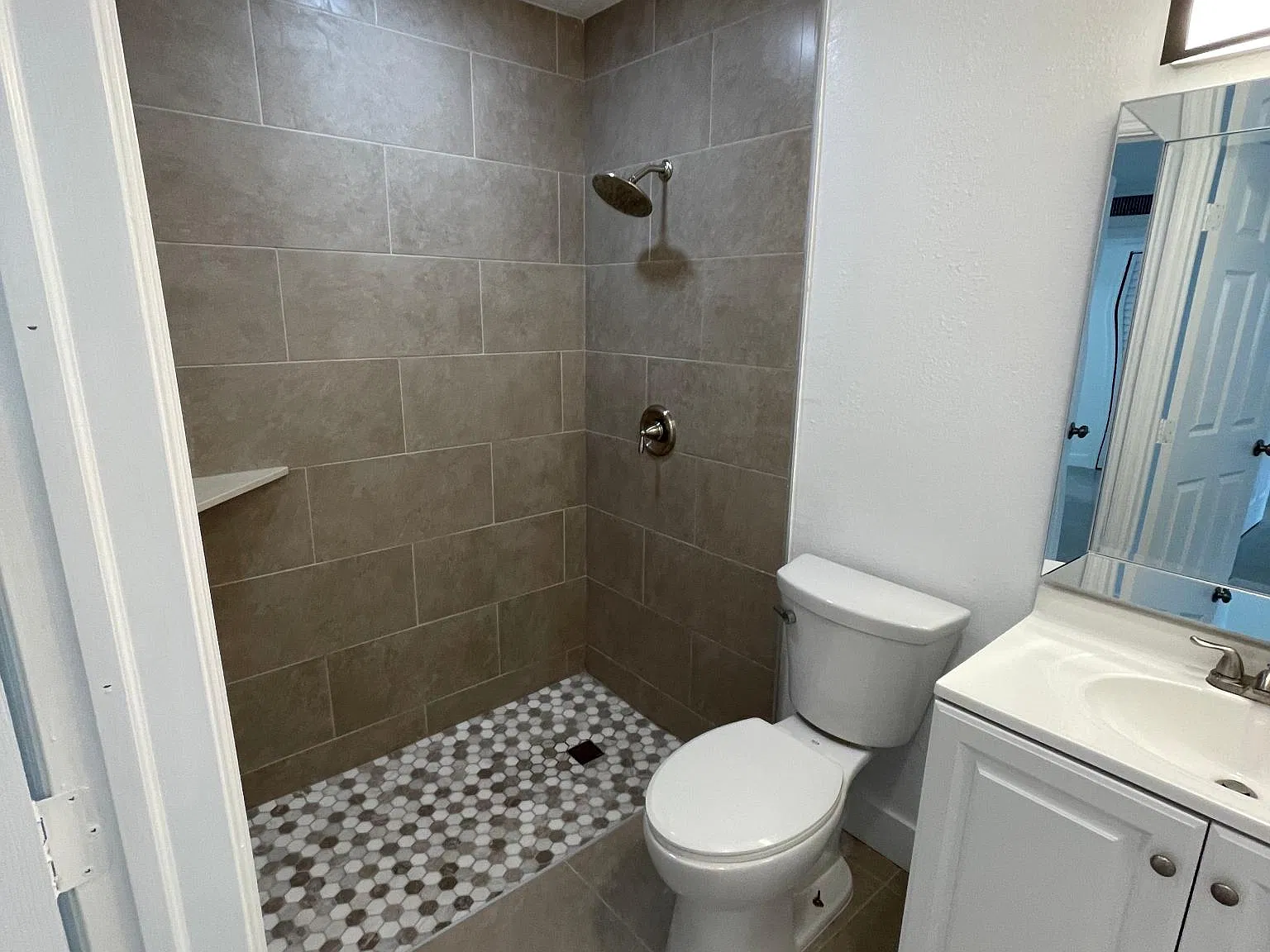 3 bed, 1600 sqft, $2,950 — Photo 3
