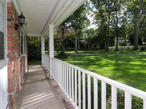 (undisclosed Address), Dix Hills, NY 11746