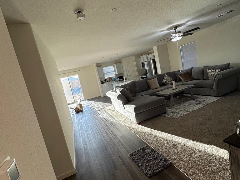 861 N Ocean St — Photo 3