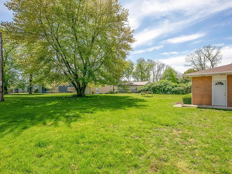 54528 Willis Ave — Photo 9