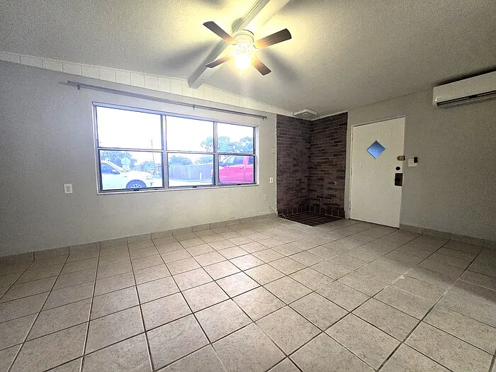 919 Columbia Ave — Photo 3