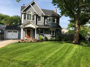 65 Beverly Rd, Massapequa, NY 11758