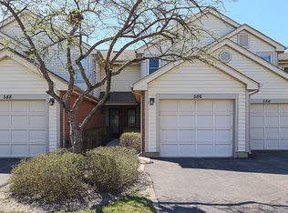 586 E Windgate Ct, Arlington Heights, IL 60005
