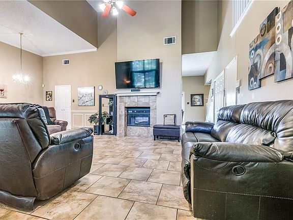 2nd image of 313 Pebblebrook Ln
