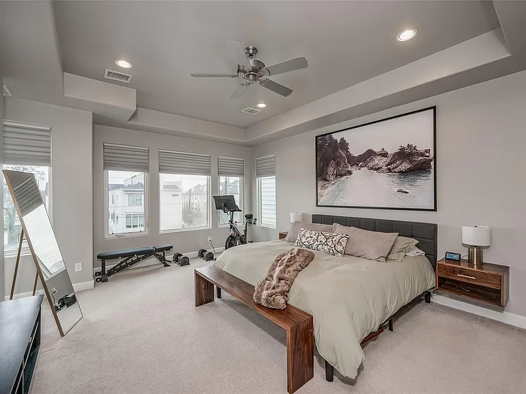 1907 Houston Ave — Photo 12